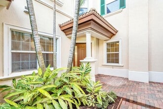 195 Tresana Blvd in Jupiter, FL - Building Photo - Building Photo