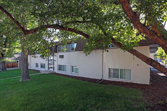 5290 S Huron Way in Littleton, CO - Foto de edificio - Building Photo