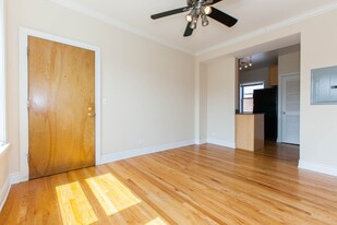 1215 W Waveland Ave, Unit 1214-3 in Chicago, IL - Building Photo