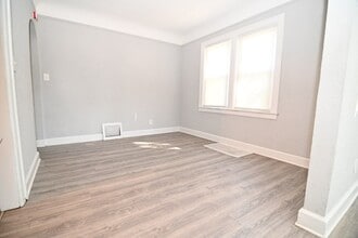 23304 Cayuga Ave in Hazel Park, MI - Building Photo - Building Photo
