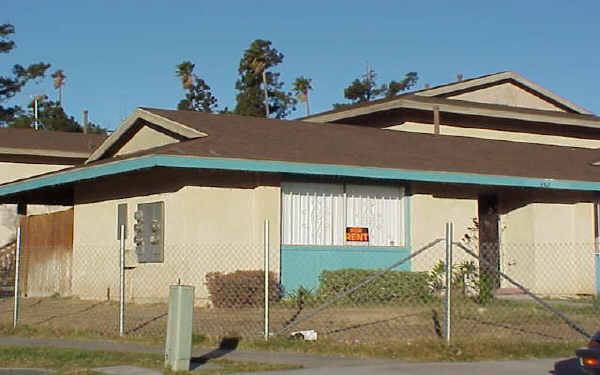 352-358 S Ashford Ave in Rialto, CA - Building Photo