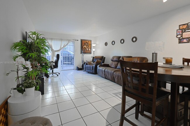 2730 W 76th St in Hialeah, FL - Building Photo - Building Photo