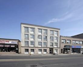 2802 Danforth Ave in Toronto, ON - Building Photo - Building Photo