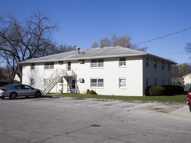 Harsunvest HKM - 5902-5906 Hickman Rd in Des Moines, IA - Building Photo - Building Photo