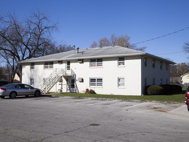 Harsunvest HKM - 5902-5906 Hickman Rd in Des Moines, IA - Foto de edificio - Building Photo