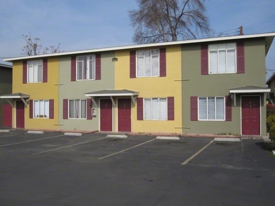 Mid-Town Townhomes in Bakersfield, CA - Foto de edificio