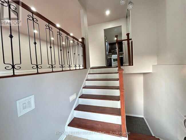 171 Apache Trail in Toronto, ON - Building Photo - Building Photo