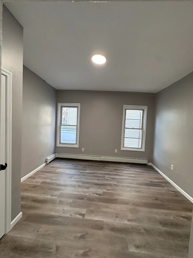 580 Broadway, Unit 2R in Newark, NJ - Building Photo - Building Photo