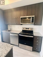 1415 Dundas St E in Oakville, ON - Building Photo - Building Photo