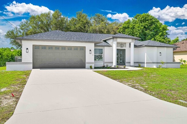 1716 SE 12th St in Cape Coral, FL - Building Photo - Building Photo