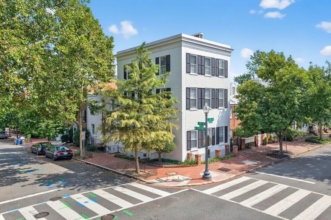1363 28th St NW in Washington, DC - Building Photo