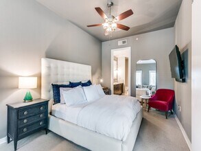 2950 McKinney Ave, Unit 211 in Dallas, TX - Building Photo - Building Photo