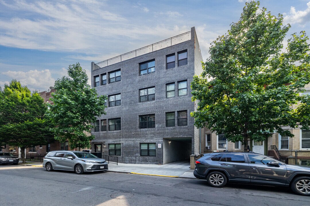 422 E 31st St in Brooklyn, NY - Building Photo