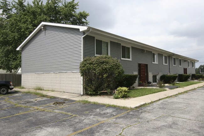 323 W Walnut St in Crown Point, IN - Building Photo - Building Photo