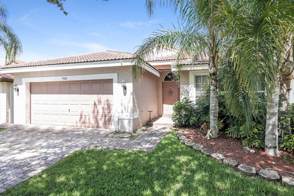 17484 SW 29th Ln in Miramar, FL - Building Photo