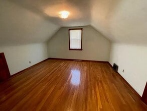 2823 Pittsburgh Ave, Unit Room in Erie, PA - Foto de edificio - Building Photo