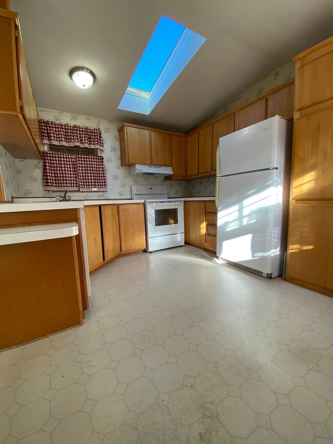 property at 900 N 8th St