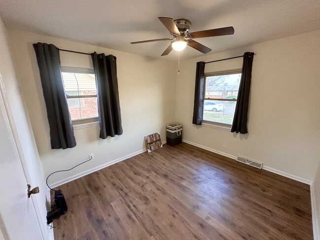 315 Coombs Dr in Bowling Green, KY - Building Photo - Building Photo