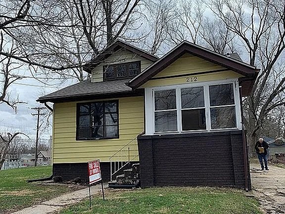 property at 212 E Maywood Ave