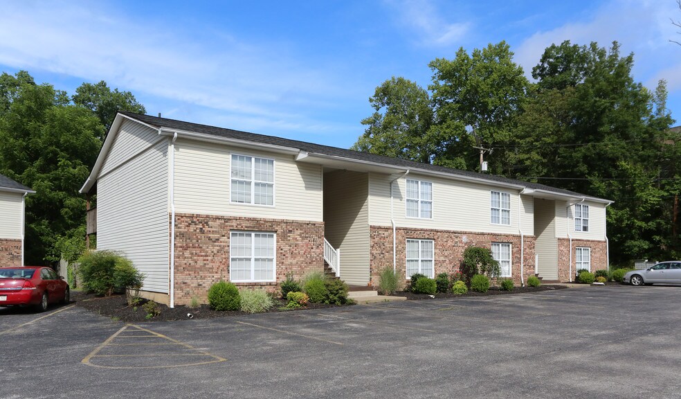 Pine Meadows Apartments and Nearby St. Albans Apartments For Rent St