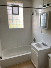 1880 Grand Ave, Unit A in St. Paul, MN - Building Photo - Building Photo