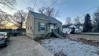 470 Crystal St in Akron, OH - Building Photo - Building Photo