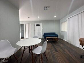 625 N 11th St in Las Vegas, NV - Building Photo - Building Photo