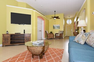 8167 Fan Palm Way in Kissimmee, FL - Foto de edificio - Building Photo
