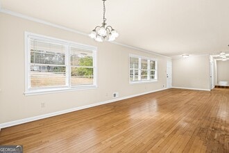 816 Valley Creek Dr in Stone Mountain, GA - Building Photo - Building Photo