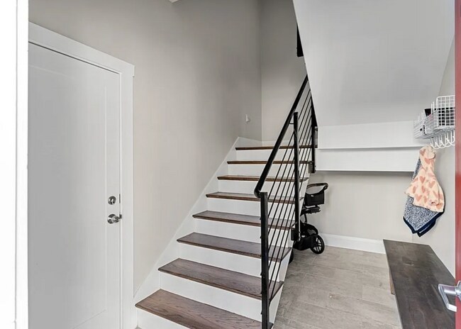 21A High St, Unit 2 in Milton, MA - Building Photo - Building Photo