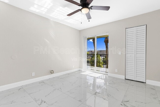property at 712 Meadows Cir