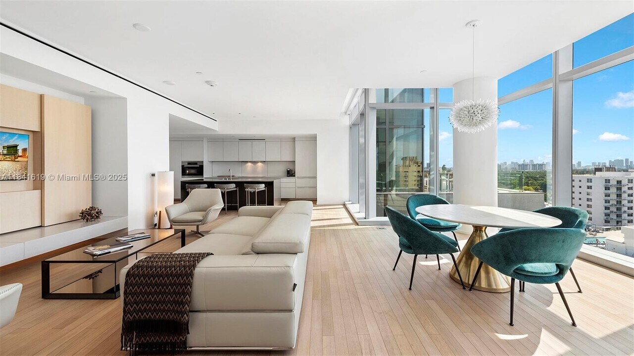 2901 Collins Ave in Miami Beach, FL - Building Photo