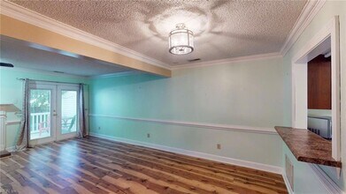 742 Lord Dunmore Dr in Virginia Beach, VA - Building Photo - Building Photo