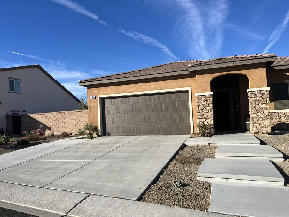 44205 Le Seine Ln in Indio, CA - Building Photo