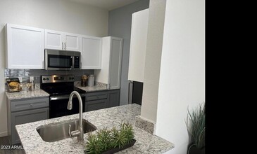1811 E Apache Blvd, Unit C1 in Tempe, AZ - Building Photo - Building Photo