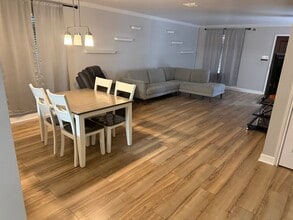 215 Mallow Grove in San Antonio, TX - Building Photo - Building Photo