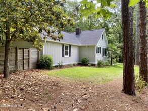 809 N Glenwood Trail in Southern Pines, NC - Building Photo - Building Photo