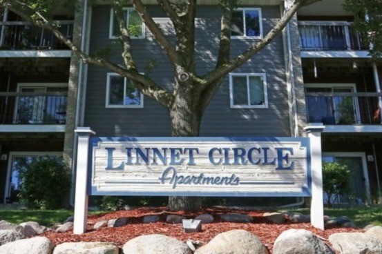 Linnet Circle Apartments in Coon Rapids, MN - Building Photo