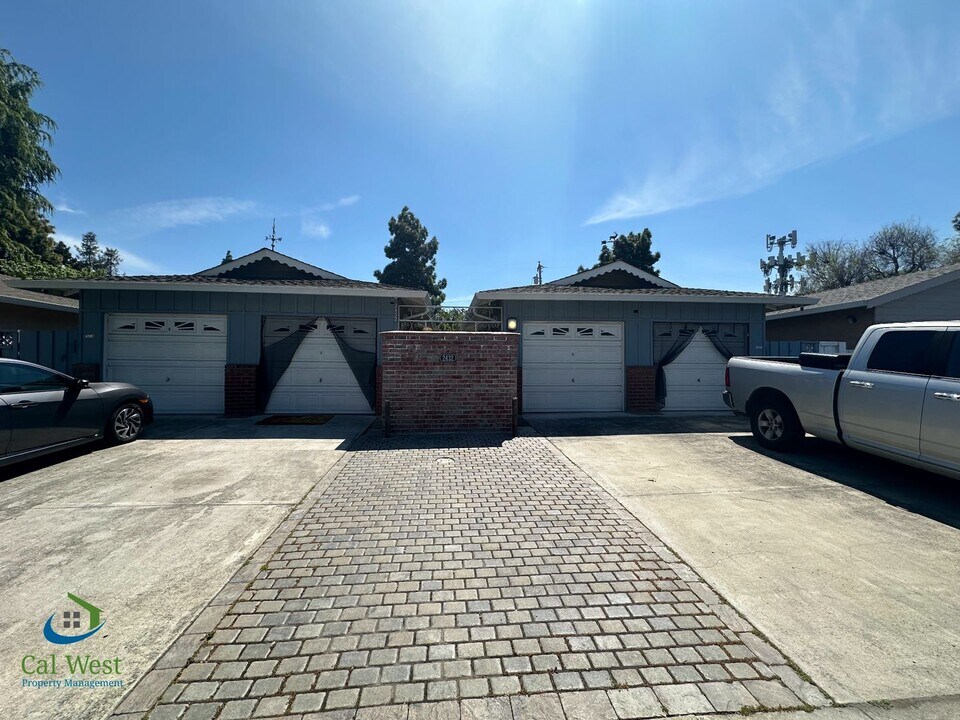 2432 Karen Dr in Santa Clara, CA - Building Photo