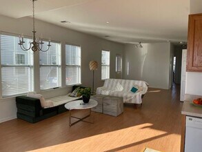 6410 Beach Front Rd in Queens, NY - Foto de edificio - Building Photo