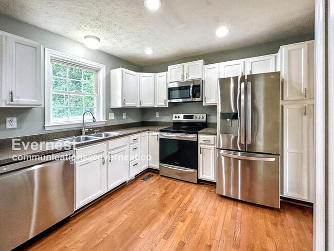 11108 Huntington Meadows Ln in Fredericksburg, VA - Building Photo - Building Photo