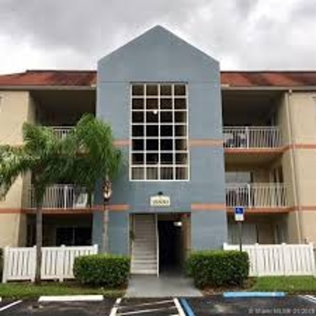 18810 NW 57th Ave, Unit 121 in Hialeah, FL - Building Photo - Building Photo