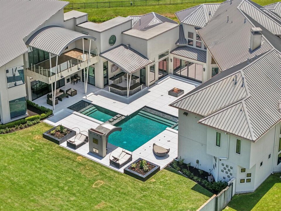 4043 Maranatha Dr in Sugar Land, TX - Building Photo