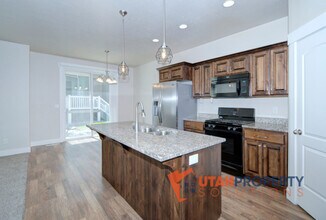 4449 Mountain Run Ln in Herriman, UT - Building Photo - Building Photo