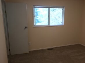 14018 89th Ave NE in Kirkland, WA - Foto de edificio - Building Photo