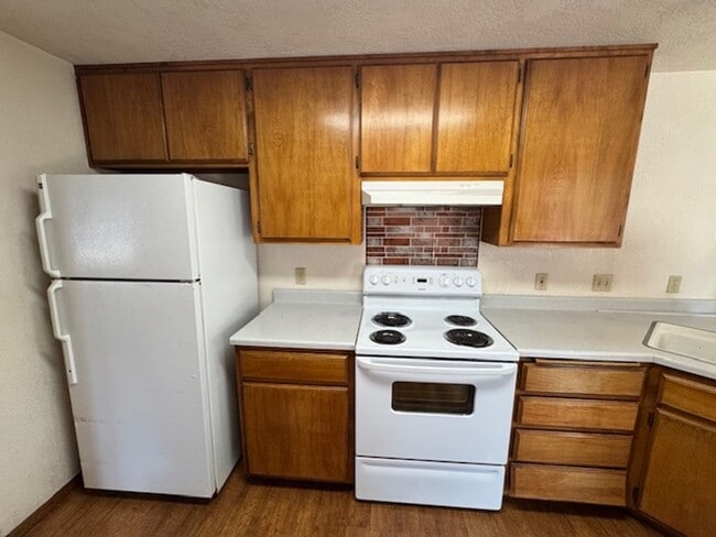 1595 Saratoga Dr in Medford, OR - Building Photo - Building Photo