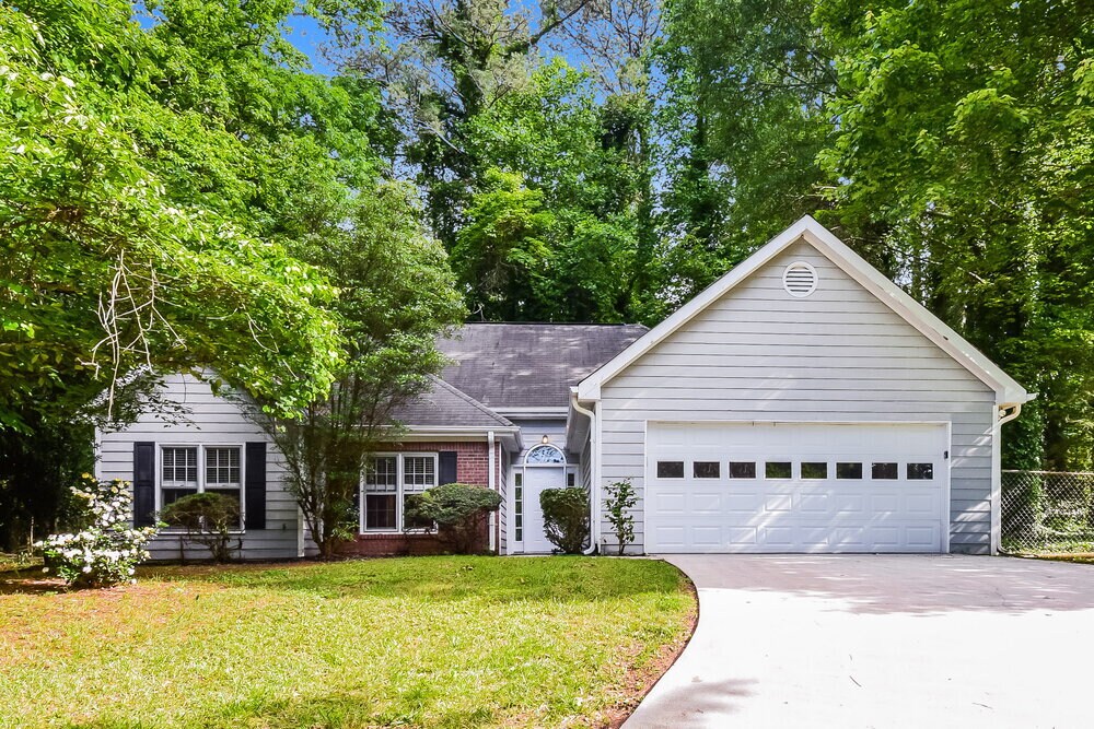 1204 Garden Path SE in Conyers, GA - Building Photo