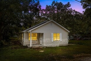 705 5th Ave in Midfield, AL - Building Photo