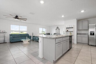 2986 Great Abaco Way in Bradenton, FL - Foto de edificio - Building Photo