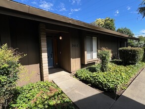 2457 American River Dr, Unit 2457 American River Drive in Sacramento, CA - Foto de edificio - Building Photo